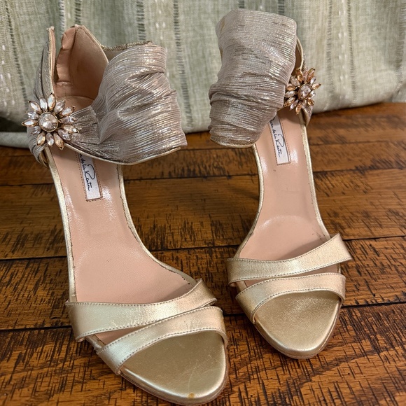 Designer gold heels - Picture 1 of 5